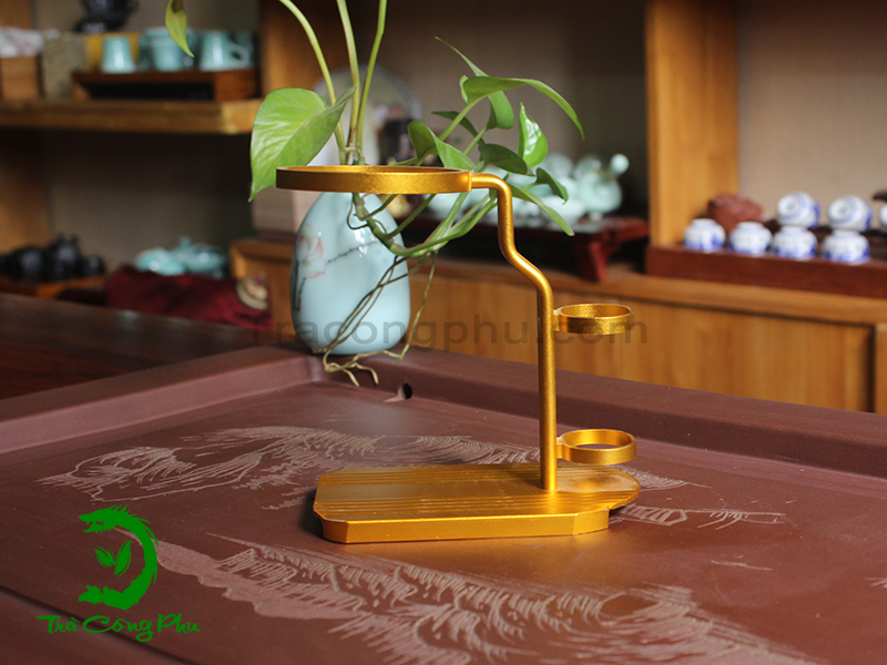 Giá dụng cụ